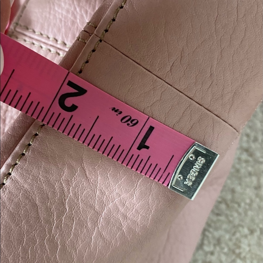 Blush Pink Leather Isaac Mizrahi Shoulder Bag EUC - Picture 4 of 7